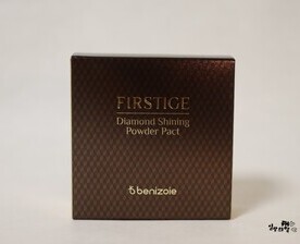 번들거림을 잡아주는 팩트라 여름에 사용하기 좋을거 같아